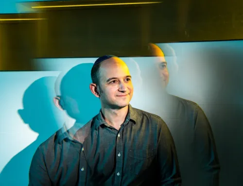 Character.AI : Le PDG rejoint Google, l’IA conversationnelle en émoi